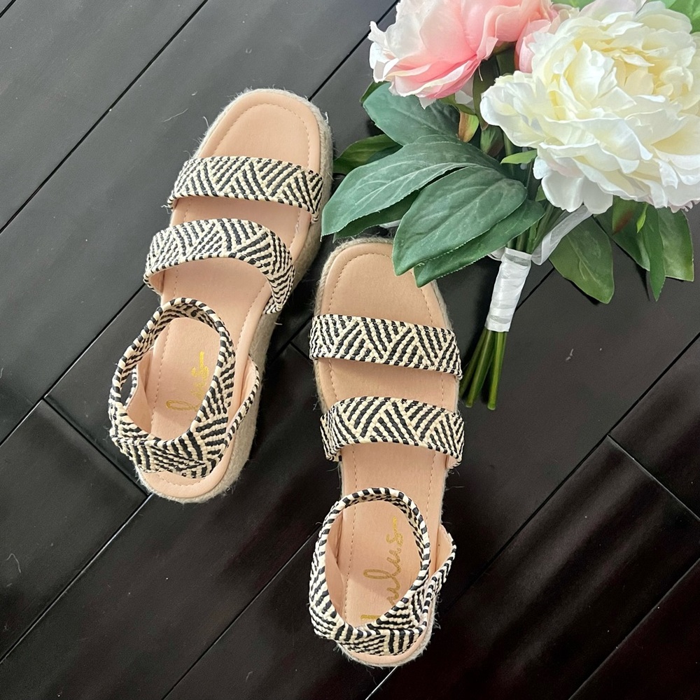 SOLD ❤️ Lulus Black and Tan Espadrille Flatform Sandals Size 7